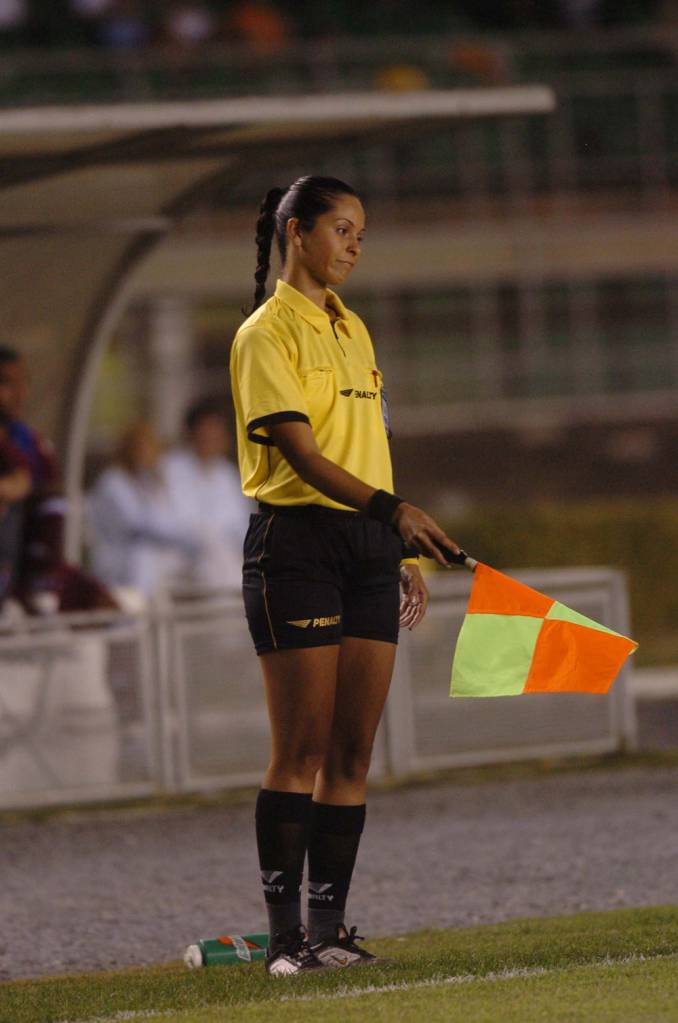 Ana Paula Oliveira durante a partida Atlético Mineiro e Fluminense, válida pelo Campeonato Brasileiro de Futebol, no estádio Mineirão.