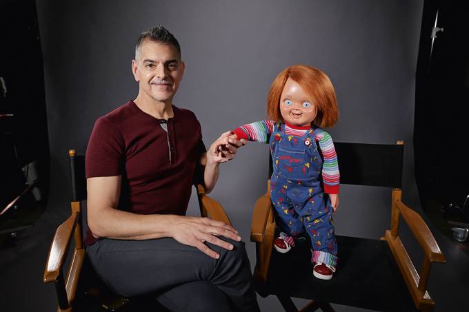Mancini e a versão atual de seu famoso boneco.