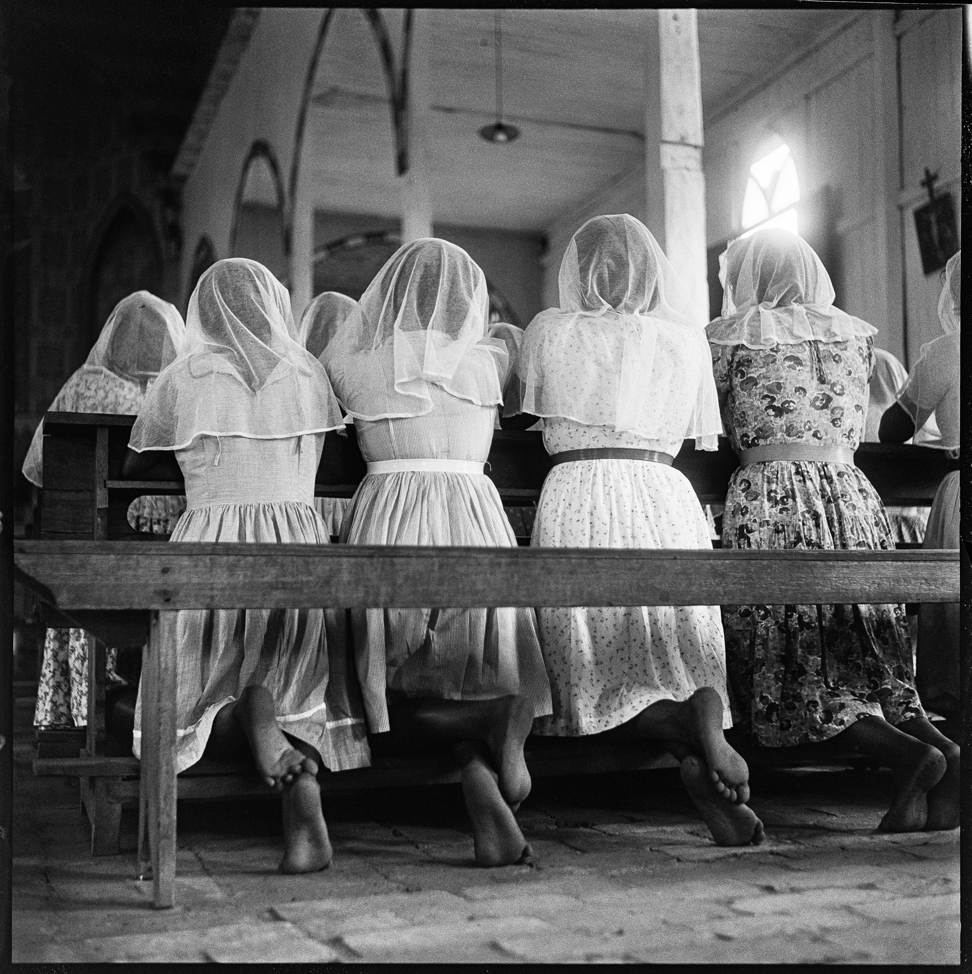 Missa no povoado de Iauaretê, Alto Rio Negro, PA, 1963 : Walter Firmo:Acervo IMS